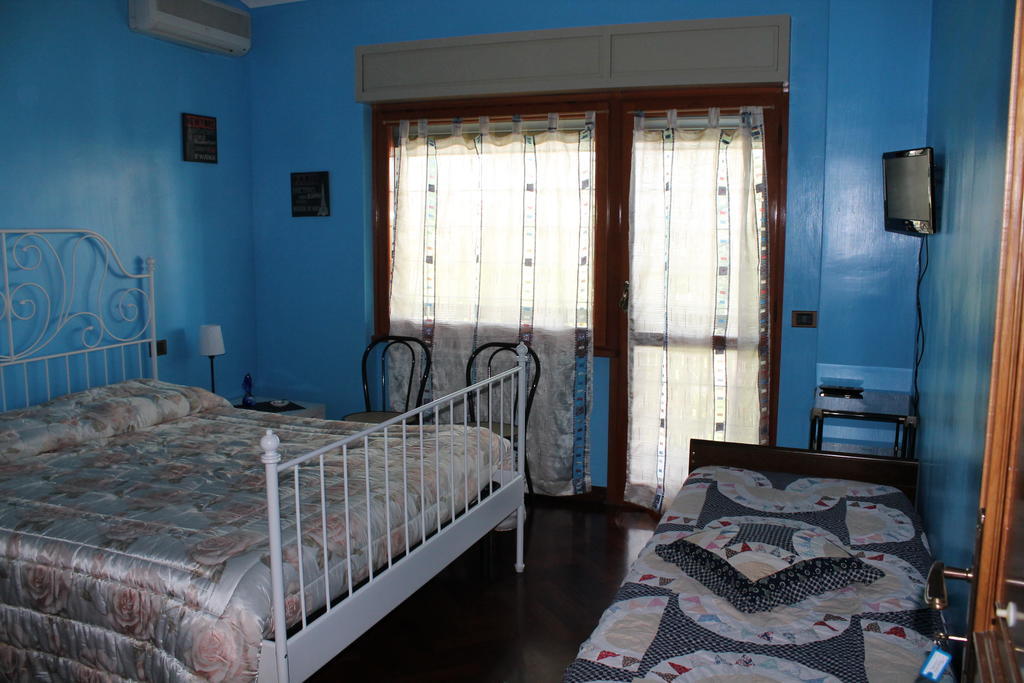 La Casa Della Musica Bed and Breakfast Ciampino Habitación foto